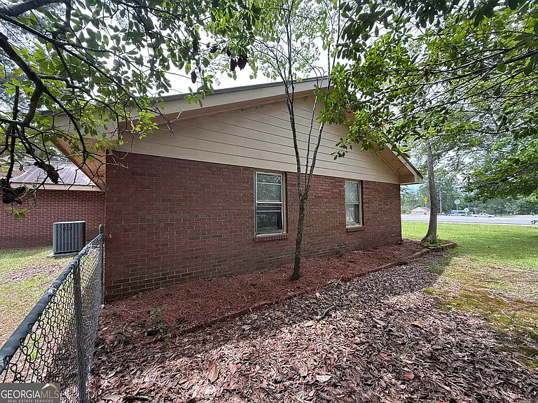 602 Hillcrest Dr — Photo 7