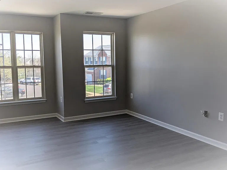 411 Hanrahan Ct SE — Photo 38