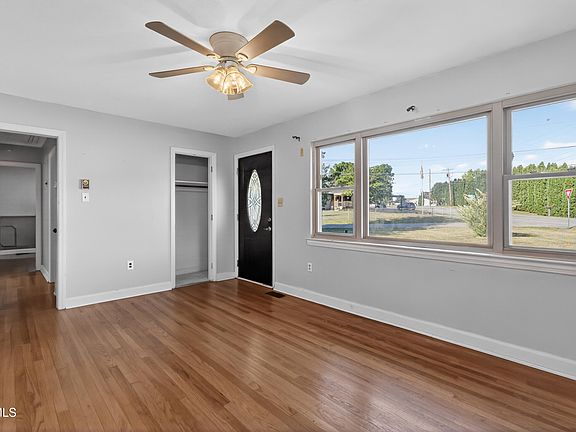 5th image of 200 Fairacres Dr