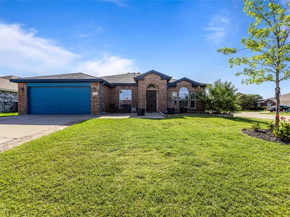 124 Thoroughbred Dr, Krum, TX 76249