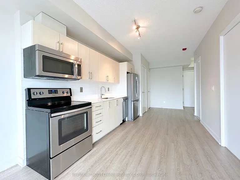763 Woodbine Ave #406 — Photo 4