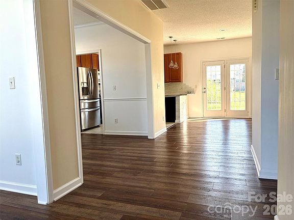 3rd image of 89 Woodfern Rd