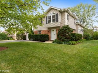 2909 Linneman St, Glenview, IL