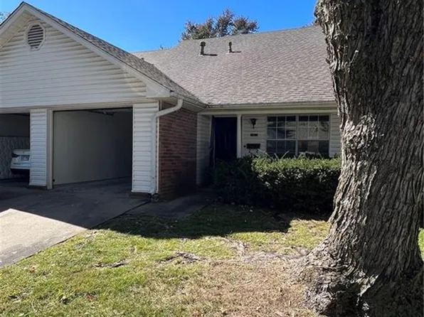 320 S 11th Pl, Rogers, AR 72756