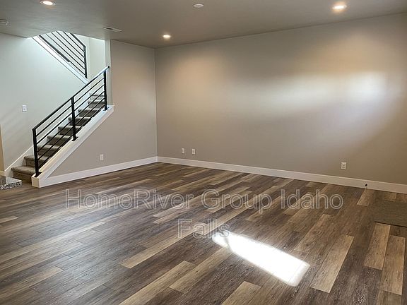 2nd image of 1386 Pine Crest Dr