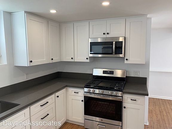 3rd image of 721 Manhattan Ave #10539017