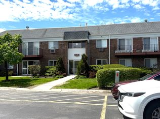10381 Dearlove Rd APT 2C, Glenview, IL 60025