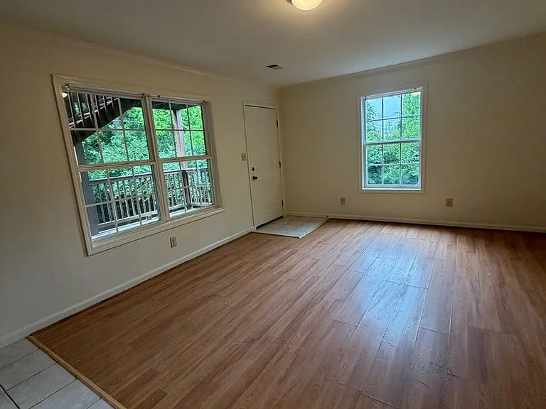 137 Macey Ave — Photo 2