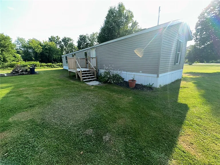 5676 State Route 14 — Photo 19