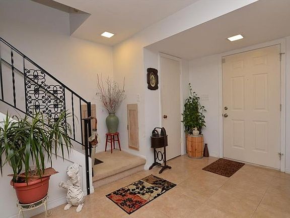 2nd image of 1227 Carriage Ln #1204
