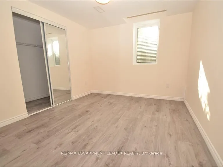 4 Findlay Dr #B — Photo 11