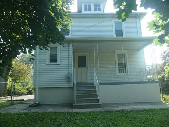 3rd image of 371 Pangborn Blvd
