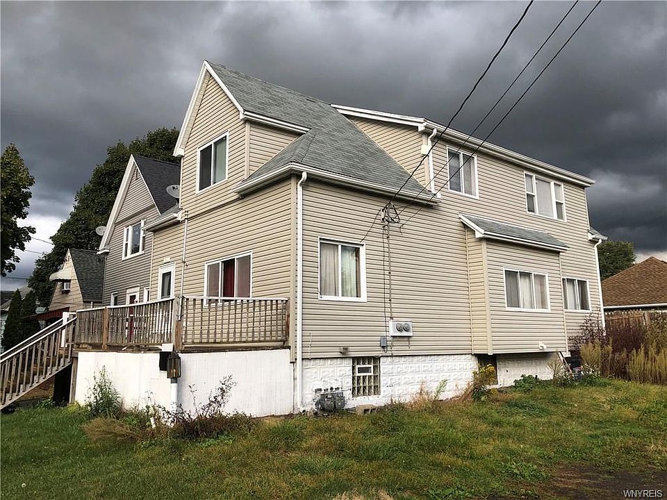 1st image of 17 Dirkson Ave