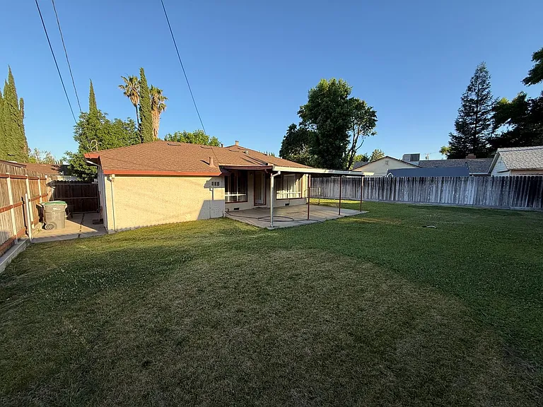 1516 Portsmouth Ave — Photo 5