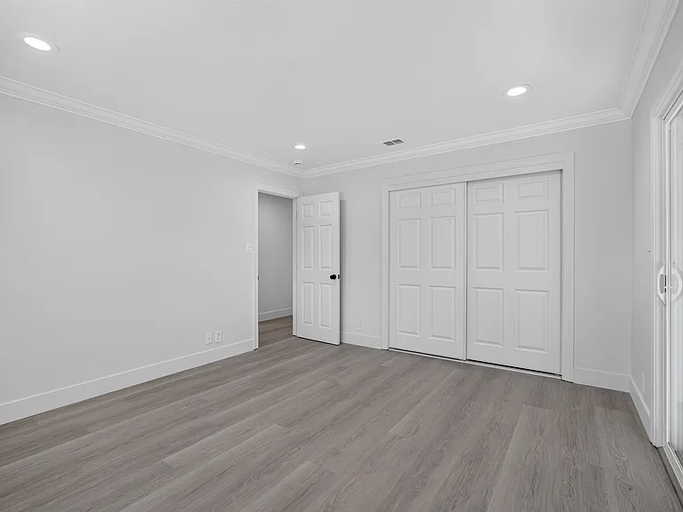 549 N 21st St — Photo 22