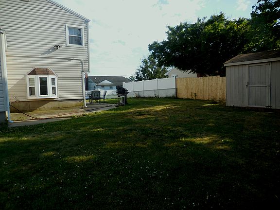 5th image of 775 S Wellwood Ave