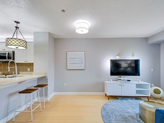 5th image of 145 Bennington St APT 211