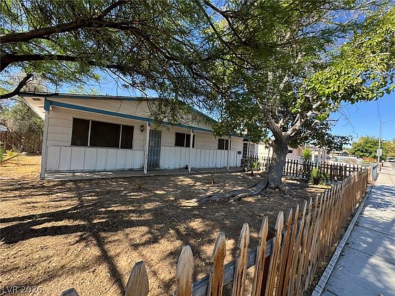 4th image of 3001 Roseville Way