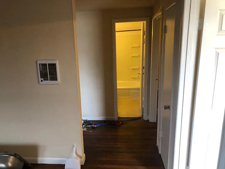 6001 California Ave #B — Photo 2