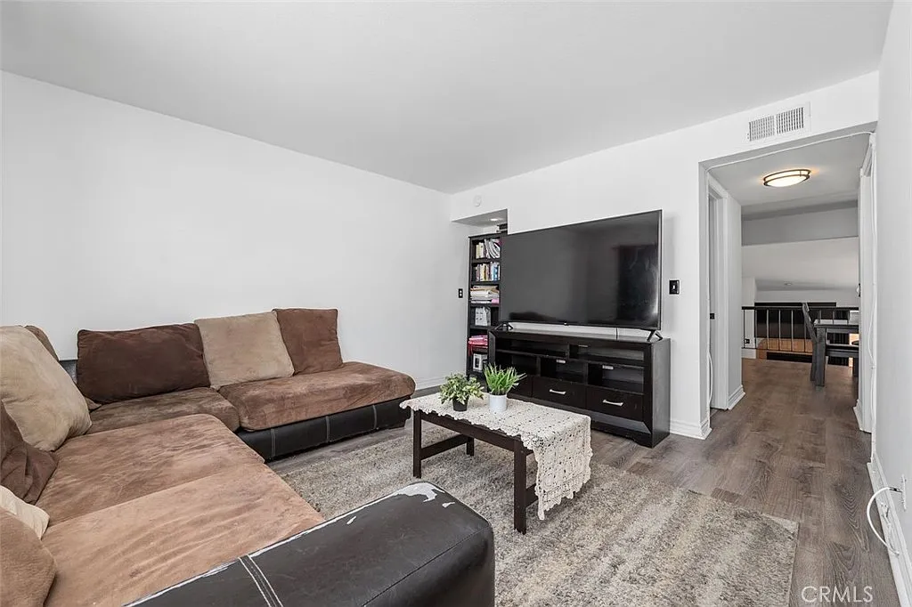 2 bed, 1512 sqft, $4,300 — Photo 3