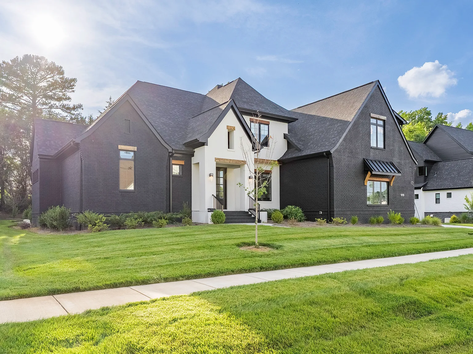 6 bed, 6.5 bath, 5133 sqft, $8,500 — Photo 2