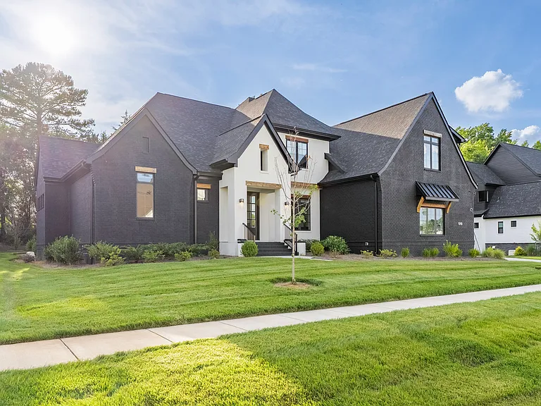 10119 Laurier Ln — Photo 2