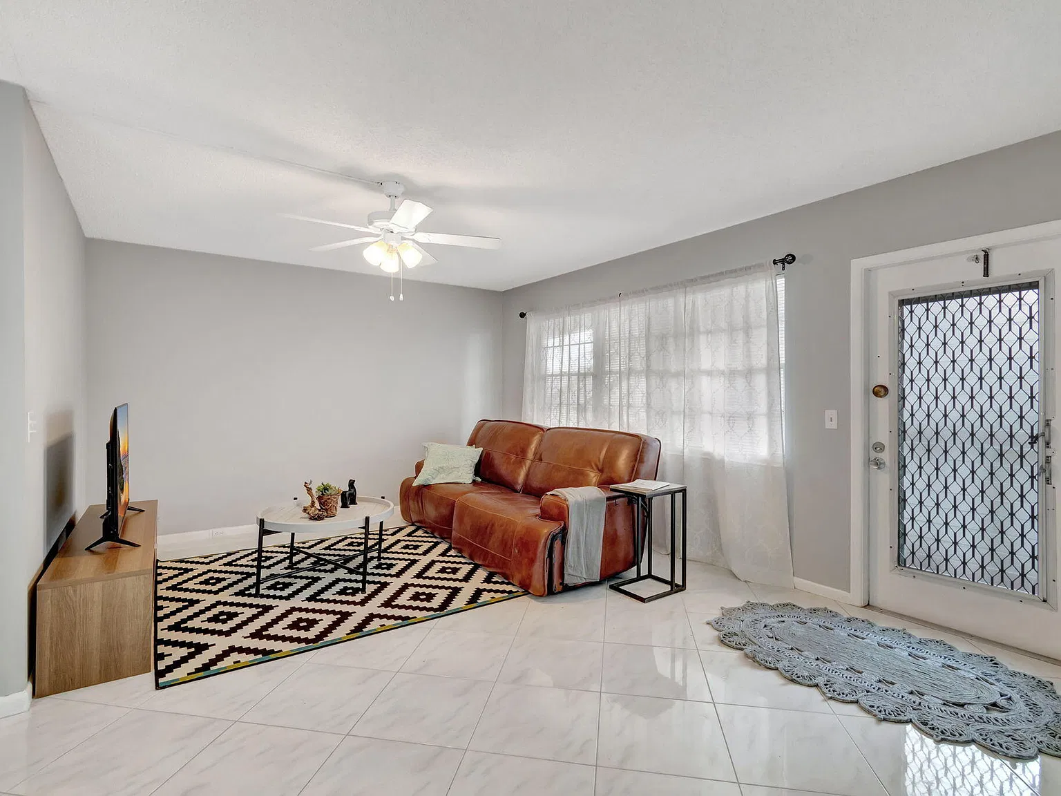 1 bed, 1.5 bath, 738 sqft, $3,000 — Photo 4