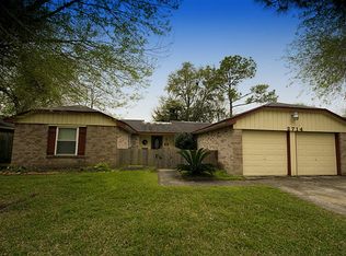 2714 King James Ct, Webster, TX 77598