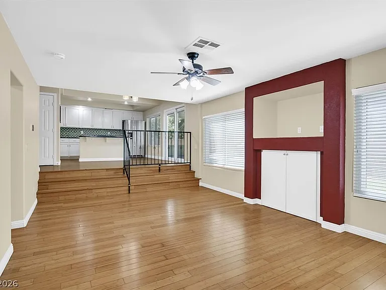 287 Helmsdale Dr — Photo 15