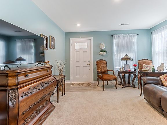 5th image of 406 Aldworth Ln