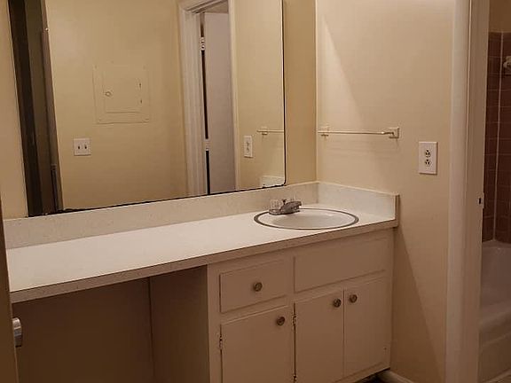 5th image of 2112 Fairfax Ave APT 107