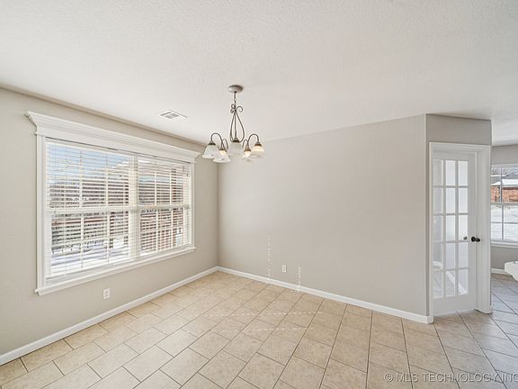 5th image of 4980 E Chestnut Dr