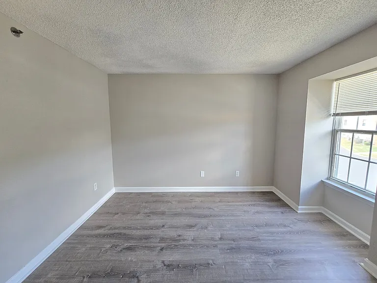 1614 Arlyn Cir #M — Photo 8
