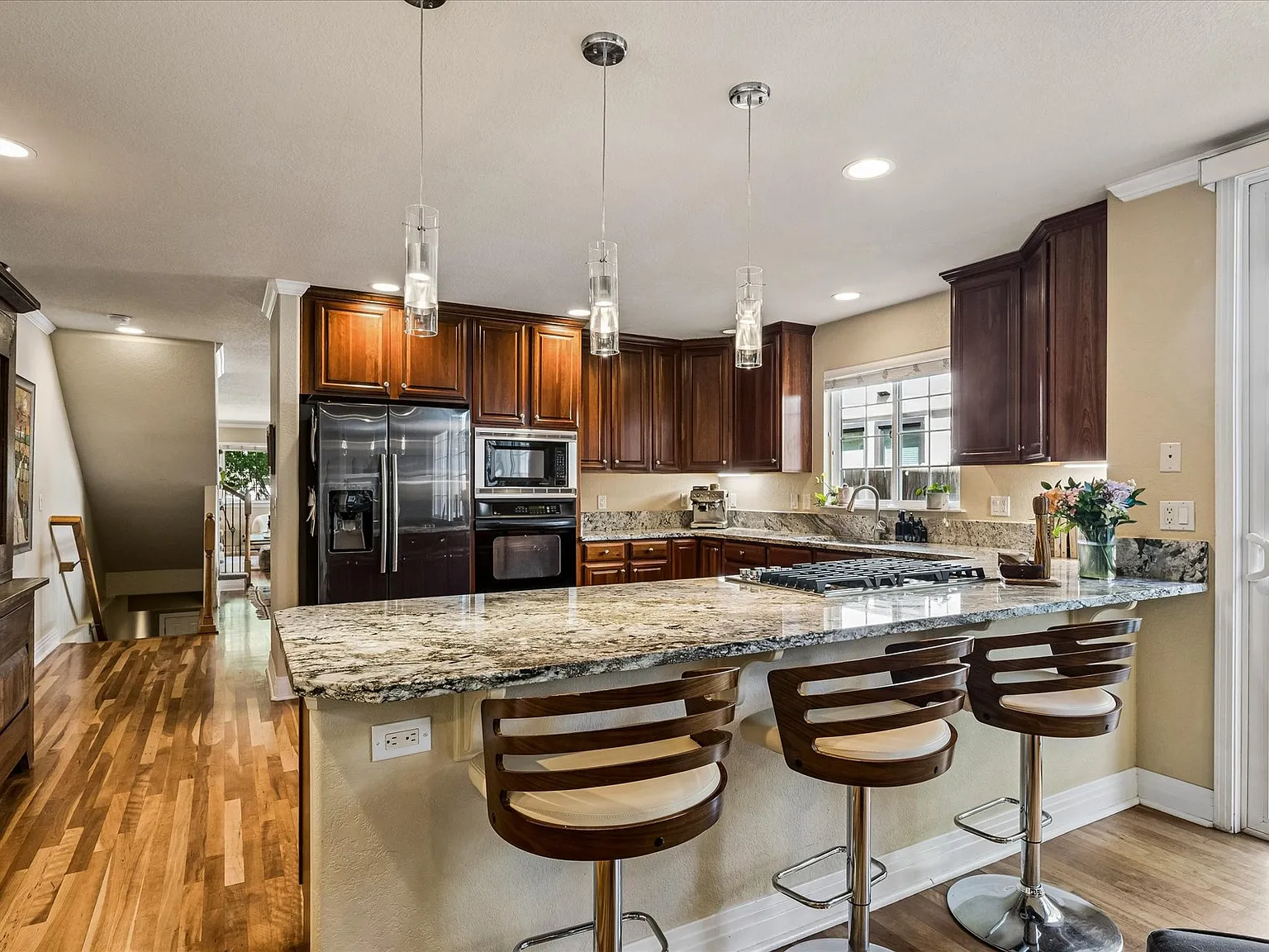 4 bed, 3400 sqft, $5,000 — Photo 4