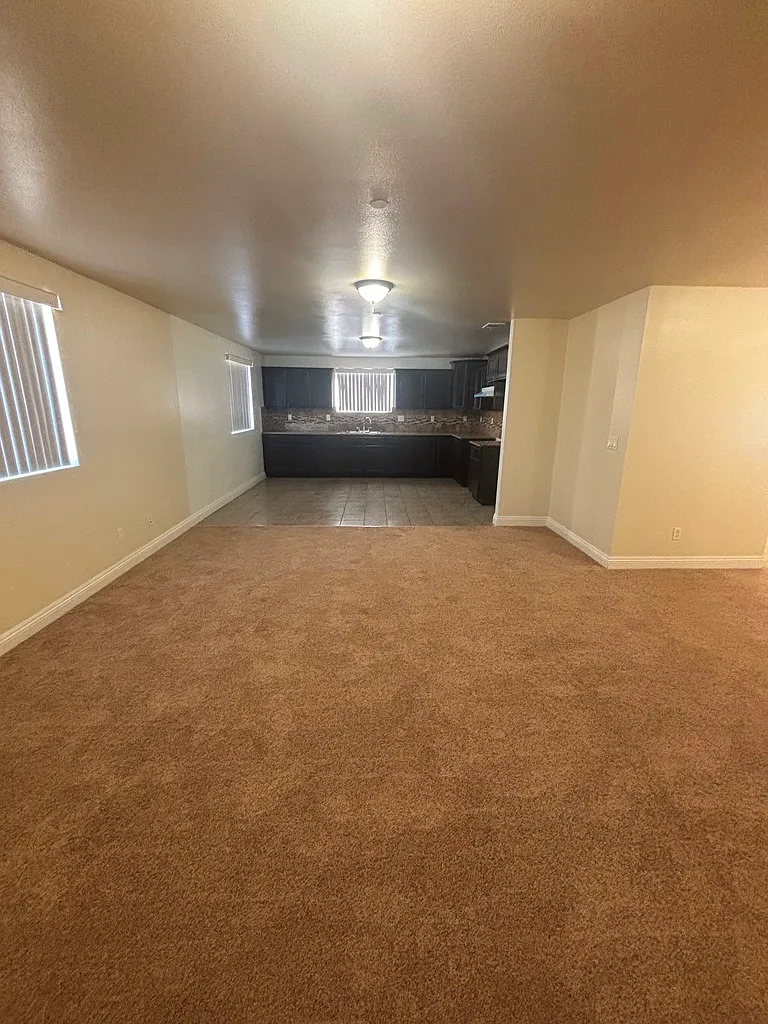 5 bed, 1993 sqft, $3,800 — Photo 3