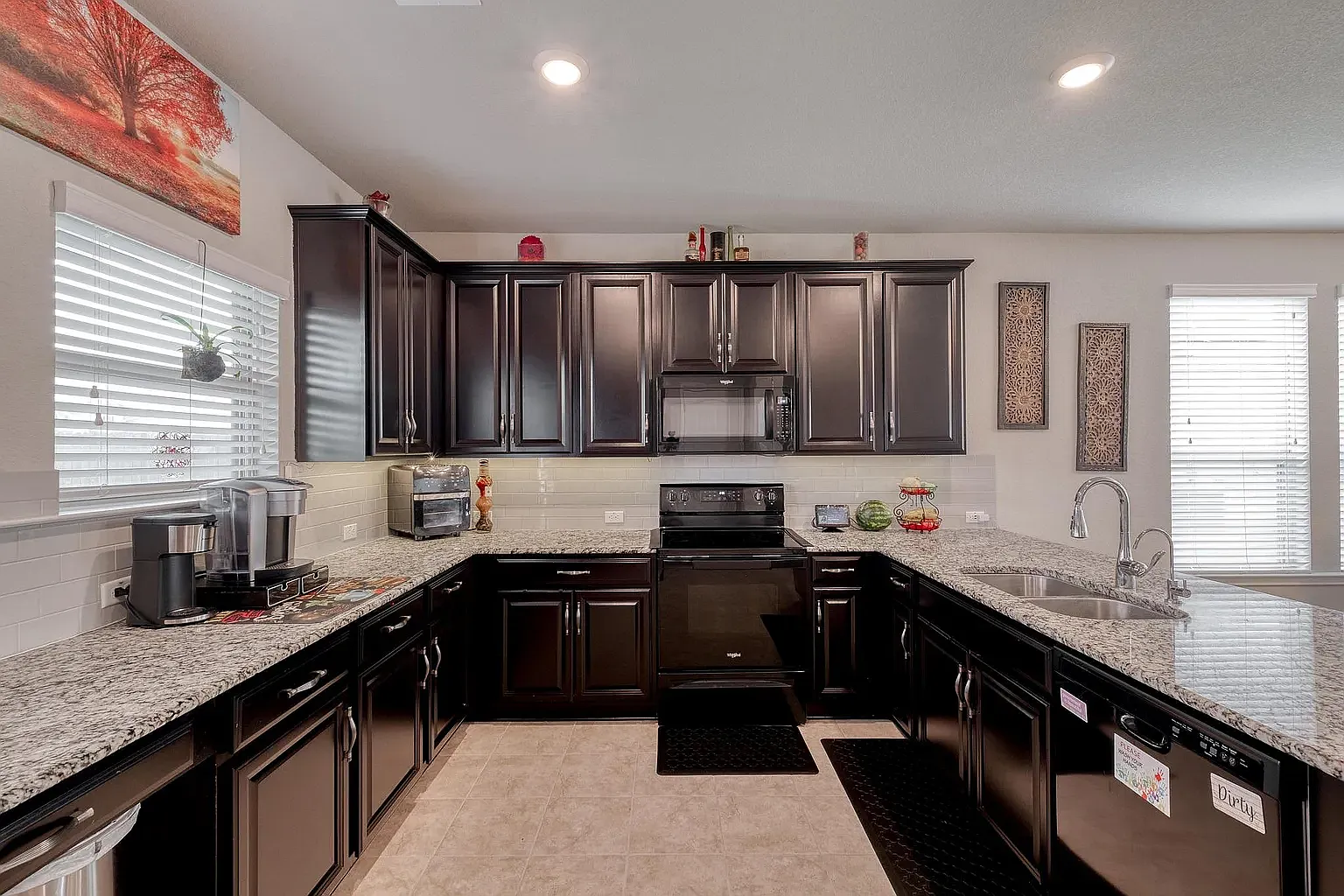 4 bed, 2.5 bath, 2522 sqft, $2,500 — Photo 4
