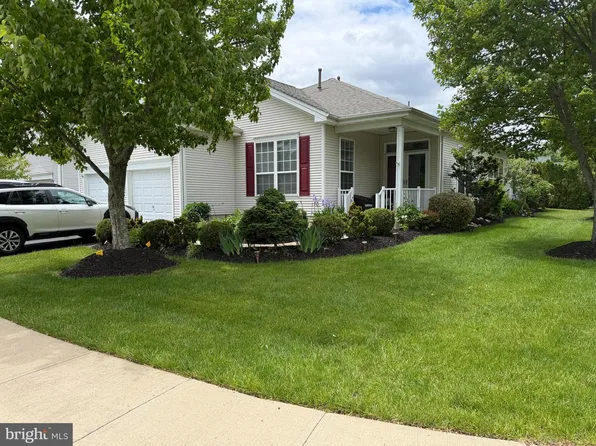 4 Ambrose Dr, Columbus, NJ 08022