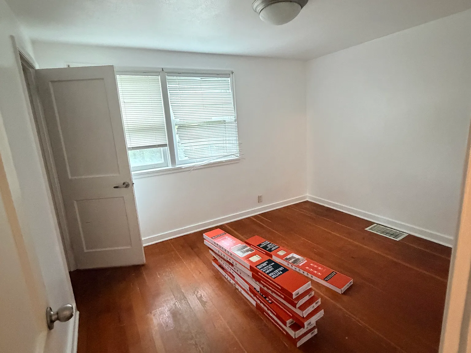 2 bed, 1000 sqft, $1,350 — Photo 4