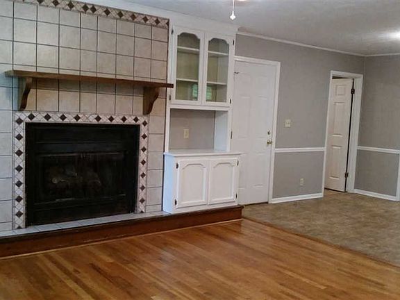 3rd image of 1001 Mary Jane Dr