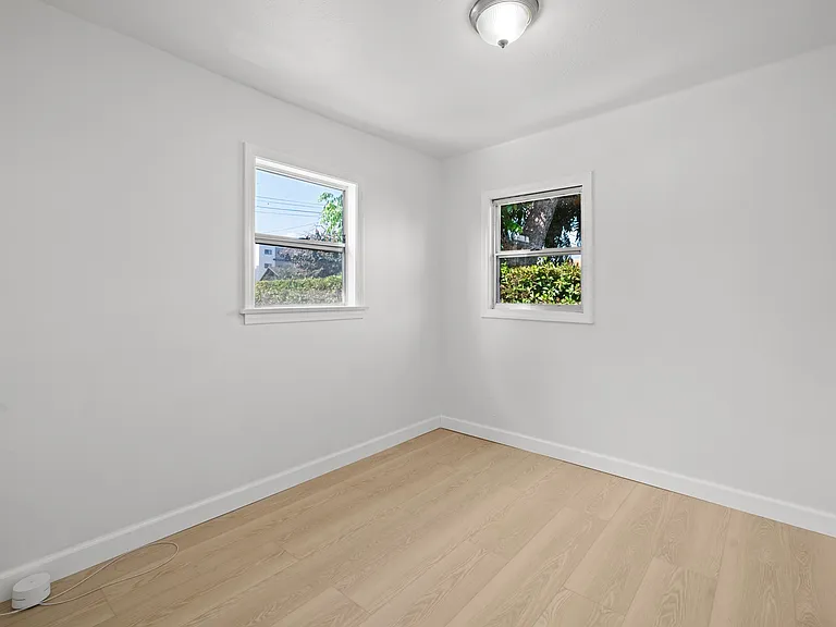 1316 W 35th St #2 — Photo 12
