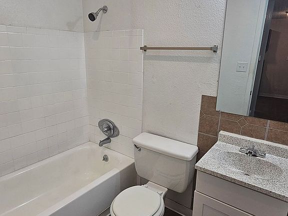 3rd image of 2007 Carmel Dr #2019-24