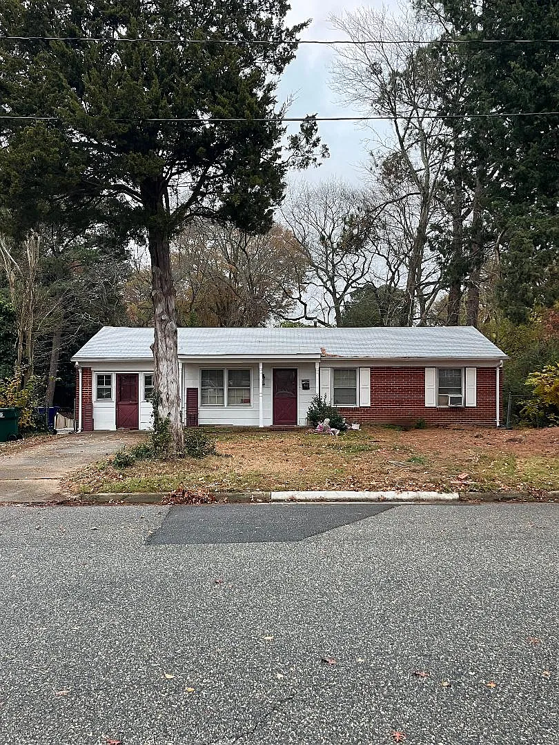 3 bed, 1.5 bath, 1325 sqft, $2,000 — Photo 1