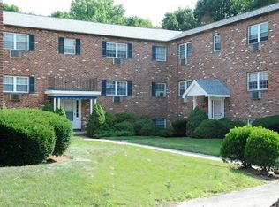 322 W Main St APT D, Cheshire, CT 06410