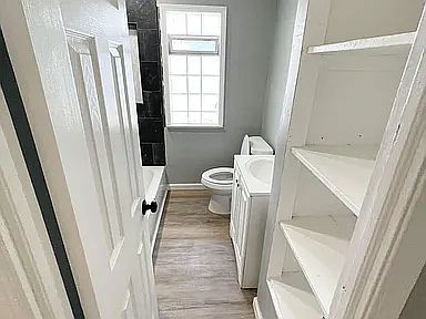 5th image of 5440 Oakwood Ave