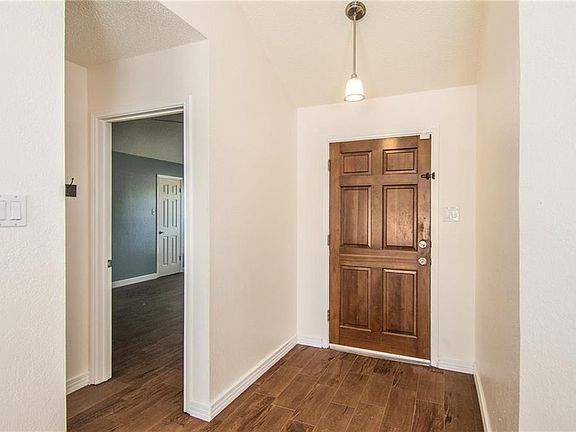 2nd image of 1410 Marigold Dr