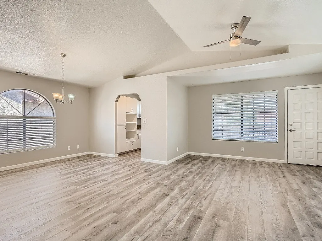 1411 Santa Margarita St — Photo 3