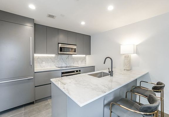 5th image of 515 E 86th St #810