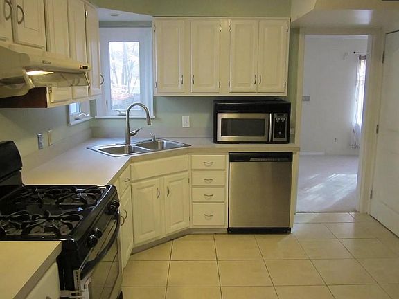 3rd image of 888 Grandon Ave