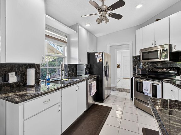 5th image of 4153 Royal Oak Dr