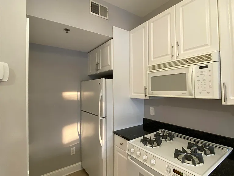 915 Madison St #6C — Photo 5